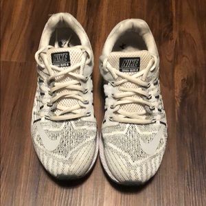 Nike Zoom Elite 8 running shoes